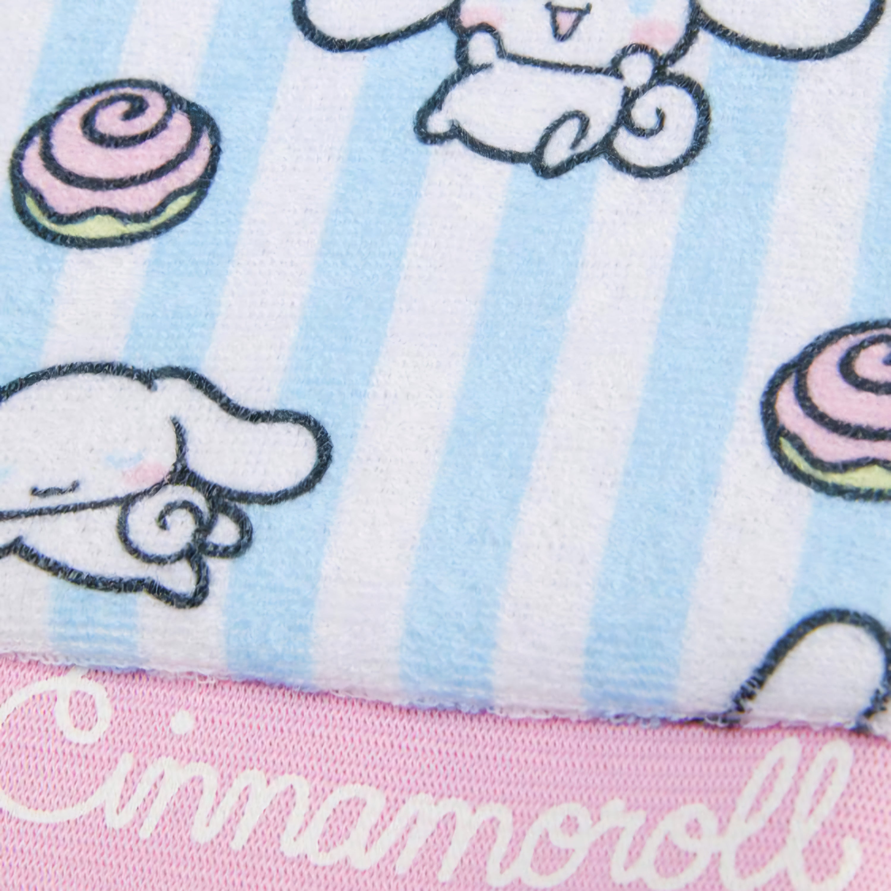 PRIMARK - Gant exfoliant Hello Kitty Cinnamoroll